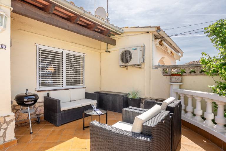 House with patio, garden & grill — photo 3