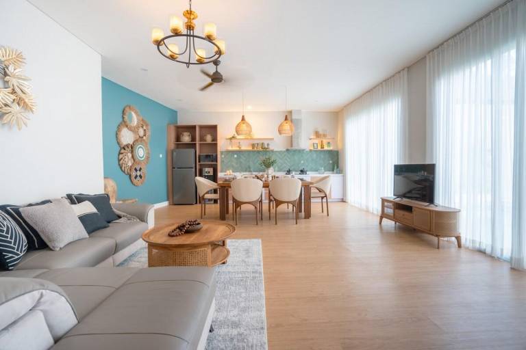 Villa with pool & yard | Perfect for remote work | Pets are welcome — photo 2