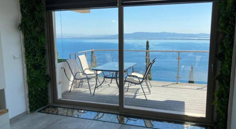 Serviced apartment with patio — photo 4