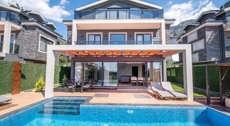 Villa with sauna, BBQ & yard in Mugla