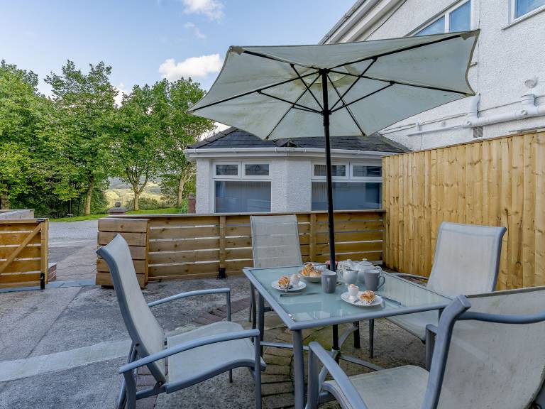 Children-friendly cottage with BBQ & garden | Pets are welcome in Neath