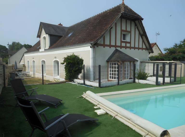 Holiday Home 'Gîte Le Rabelais' with Private Pool, Private Terrace and Wi-Fi in Loches