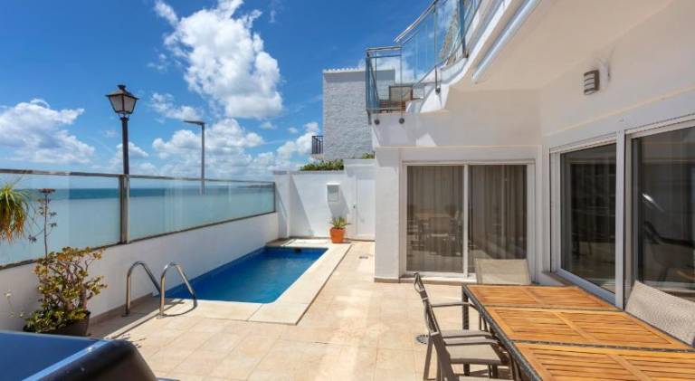 First Row Beach Villa — photo 4
