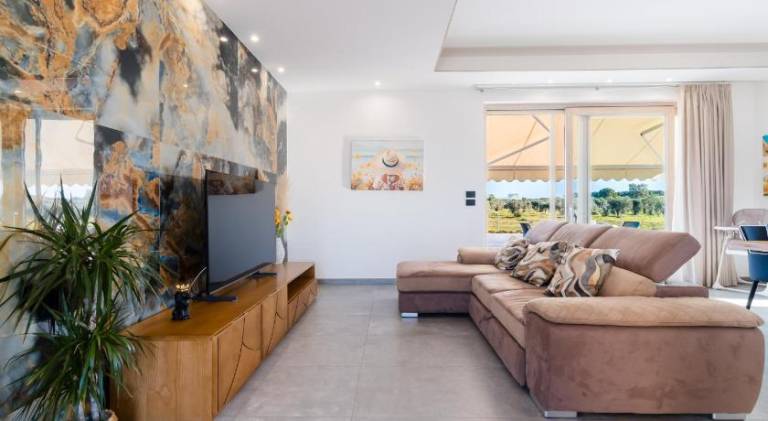 Villa with pool — photo 4