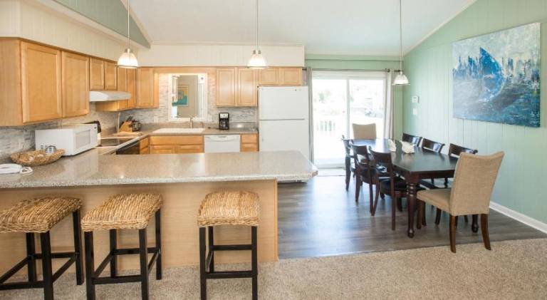 Vacation home with pool & hot tub — photo 3