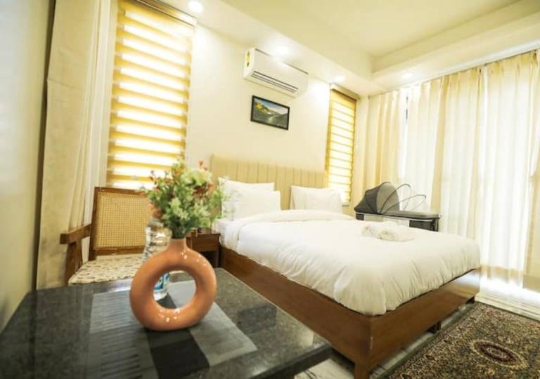 Apartment Sector 43