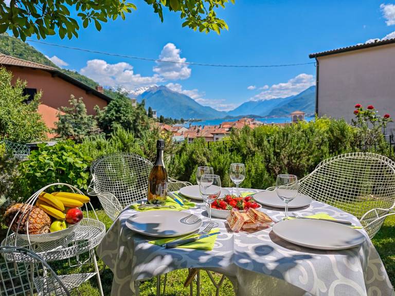 Pianoforte holiday flat with lake view in Gravedona