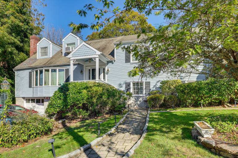 2 Mi to NYC Train: WFH-Friendly Greenwich Apt! in Fairfield, CT