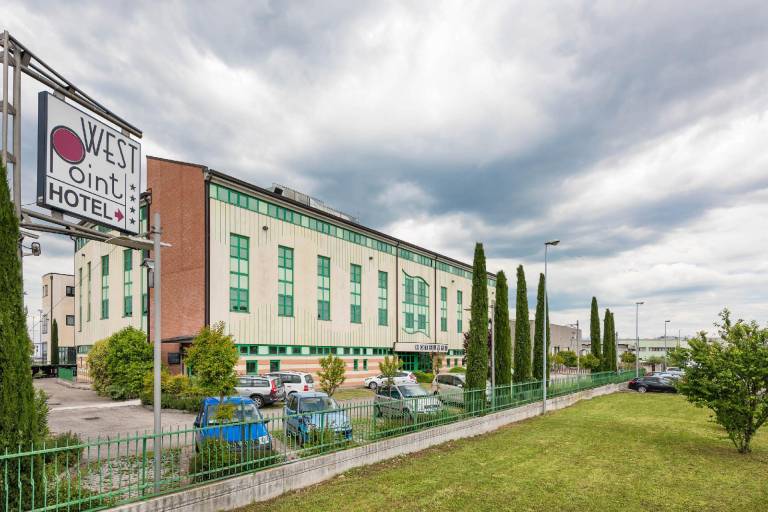 West Point Airport Hotel in Villafranca di Verona
