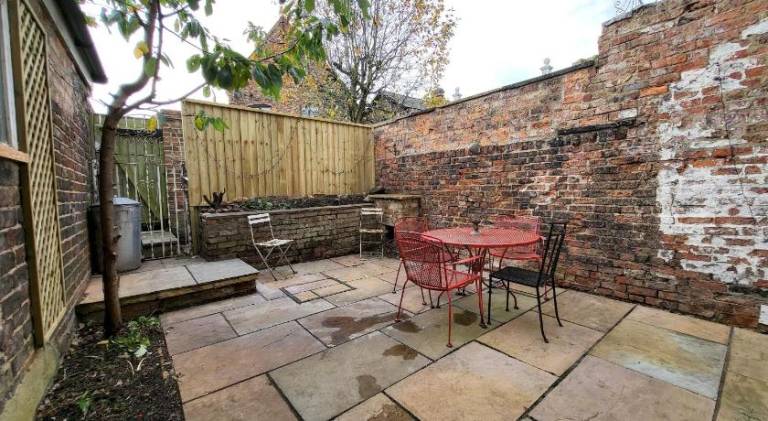 Vacation home with terrace | Close to National Railway Museum | Pets allowed — photo 4