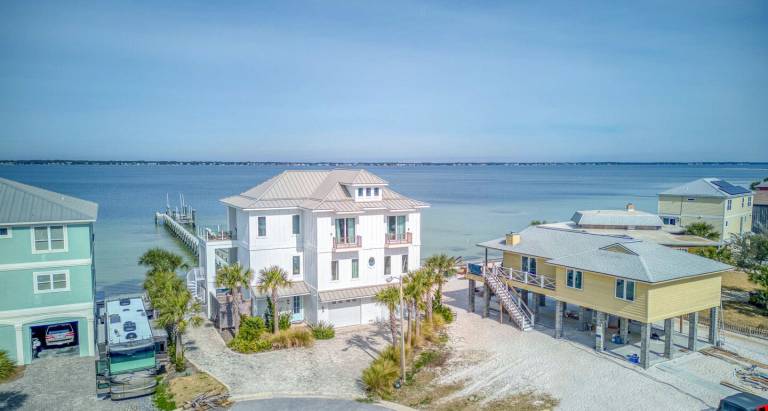 Children-friendly pleasant vacation home with yard, private pool & grill | Garden view | Beach nearby | Dogs allowed — photo 2