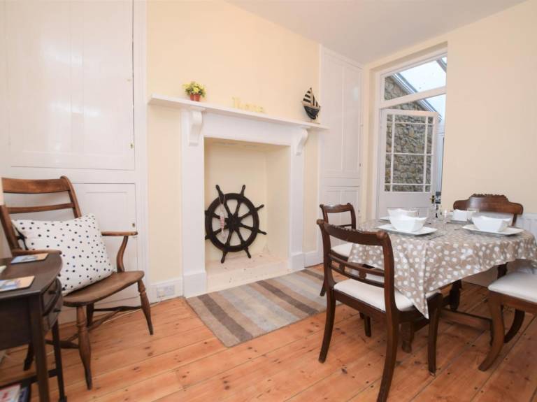 Cottage with garden | Water view — photo 4