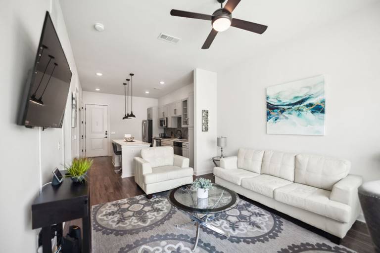 ADD113 – 28min to SMU Media - Sleeps 3- Transit - Free WiFi — photo 4