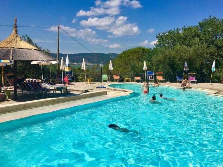 Children-friendly mobile home with patio & pool | Pets allowed — photo 2