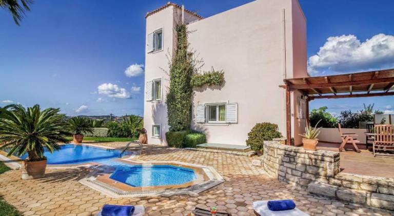Villa with grill, jacuzzi & garden in Rethymno