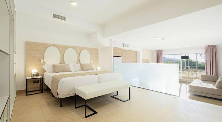 Wonderful holiday apartment with yard, patio & pool | Pet-friendly in Roquetas de Mar