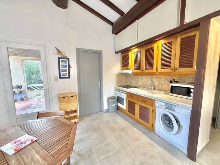 Charming Mini-Villa, 50m from Santa-Giulia Beach, Private Terrace, Sleeps 4 — photo 4