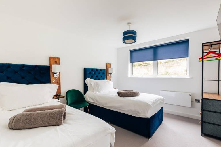 CH Apt 2 (2Bed) in Bath — photo 5