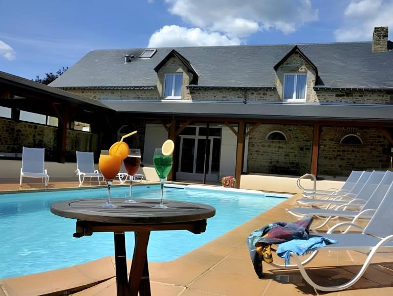 Logis Hotel Restaurant Relais Du Gue De Selle in Mayenne