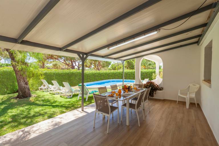 Villa with yard, private pool & grill — photo 2