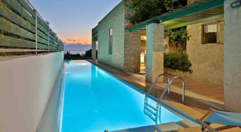 Villa with barbeque, private pool & garden | Perfect for remote work in Kissamos