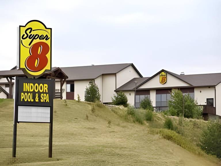 Super 8 By Wyndham Chamberlain Sd in Chamberlain, SD