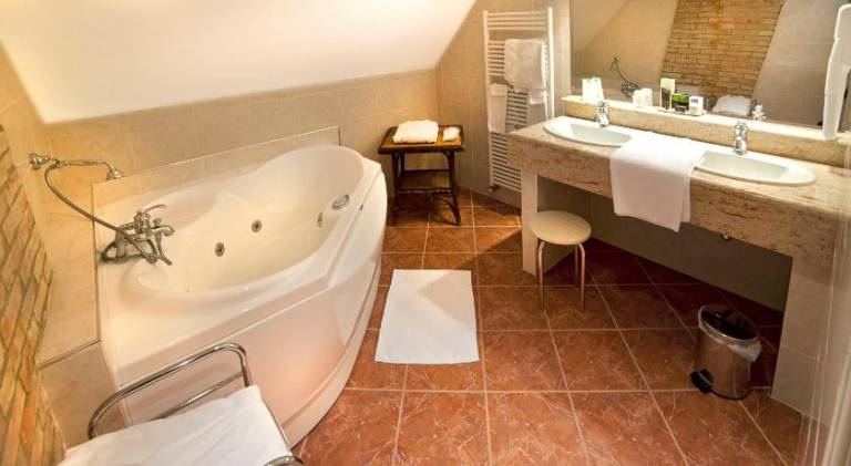 Chateau des Monthairons Hotel Restaurant GastroMaison Spa privatif — photo 2
