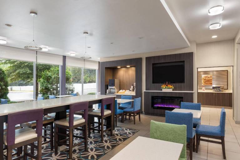 La Quinta Inn & Suites by Wyndham Chattanooga - Lookout Mtn — photo 3