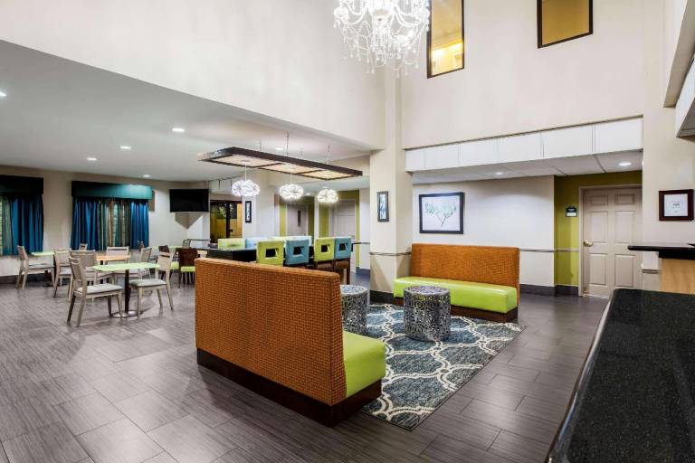 La Quinta Inn & Suites by Wyndham Pasadena in Pasadena, TX