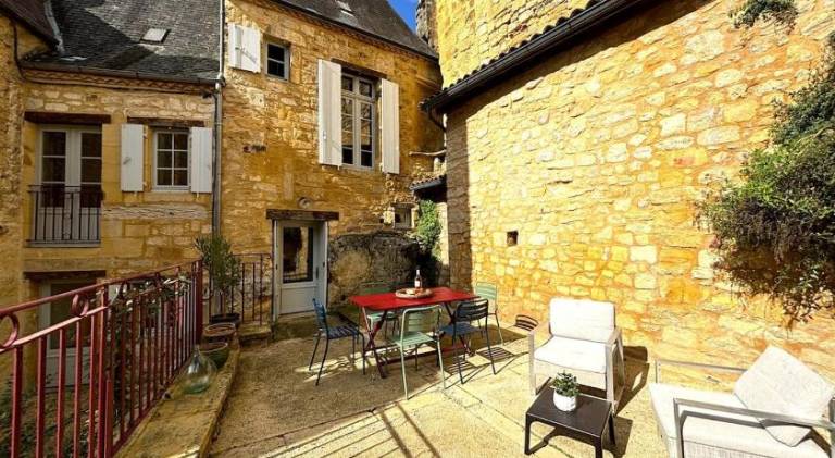 Vacation home with 1 room for 6 persons in Beze
