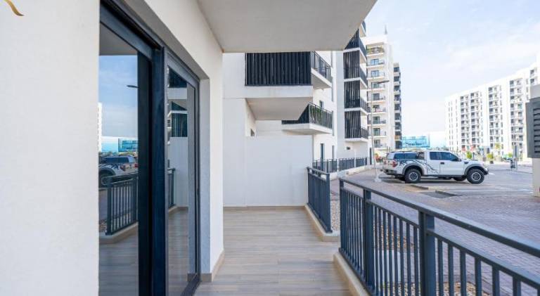 Luxury 1BR at Waters Edge in Yas Island Escape — photo 3