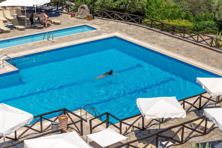 θέρετρο  Nea Roda Beach