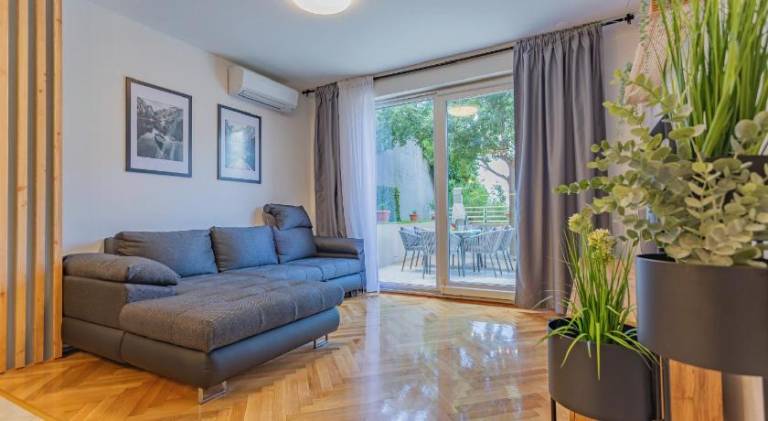 New delux green garden apartment with hotube — photo 2