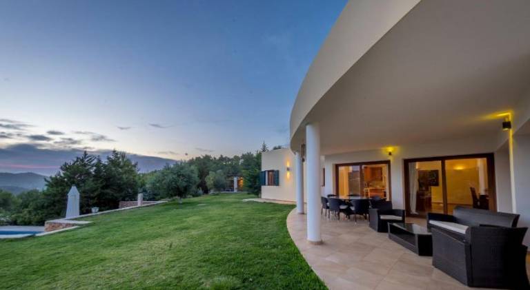 Fully equipped villa with terrace, yard & private pool | Pets are welcome — photo 2