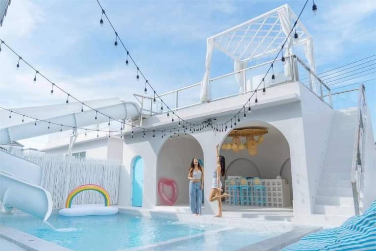Villa with BBQ, pool & hot tub in Phetchaburi