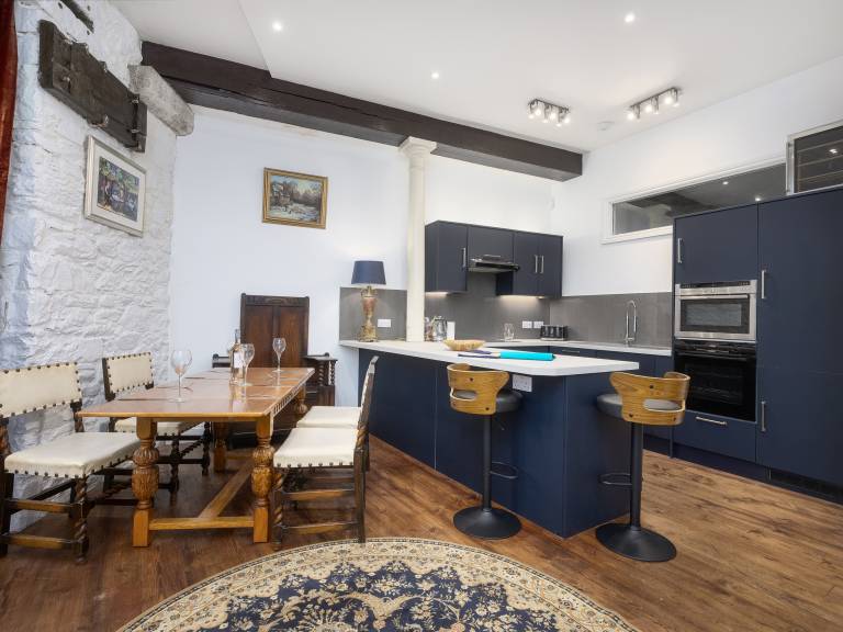 Cottage with 2 rooms for 4 persons — photo 3