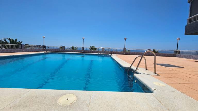Rental apartment with patio & pool — photo 4