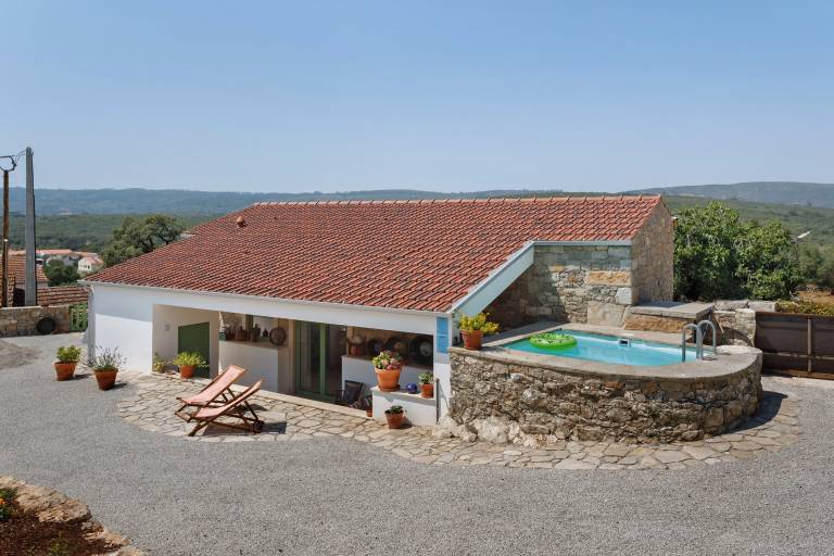 Country House 'Curva' with Mountain View, Private Pool and Wi-Fi in Leiria