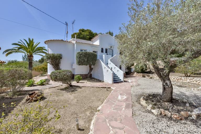 Fully equipped beautiful villa with patio, yard & BBQ | Pets allowed in Alicante