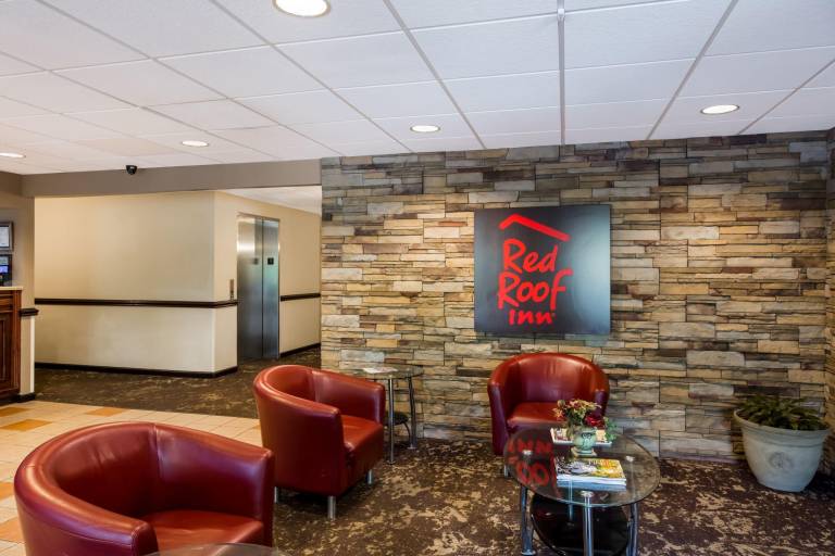 Red Roof Inn Hendersonville — photo 2