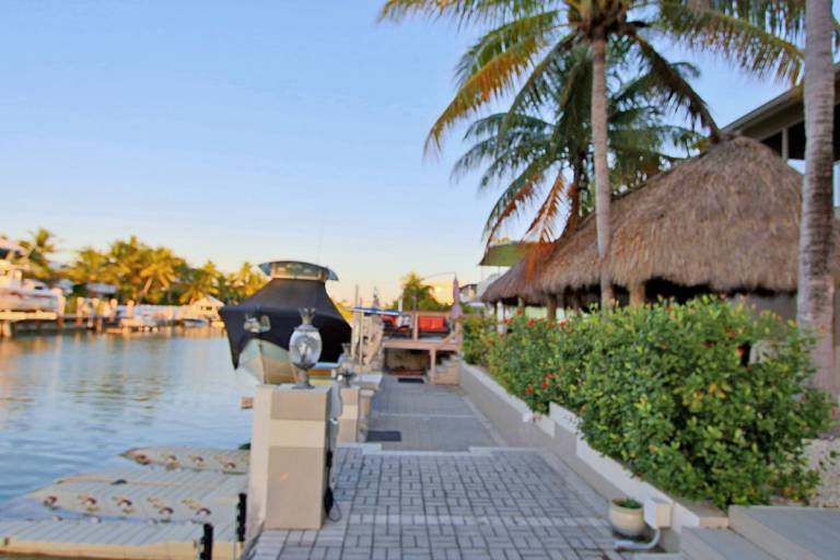 Villa with BBQ, hot tub & terrace | Water view — photo 5