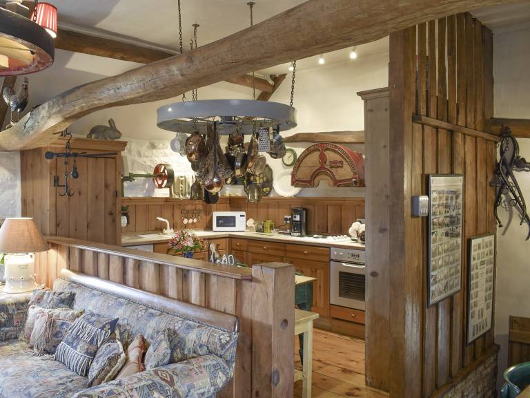 Cottage with pool — photo 5