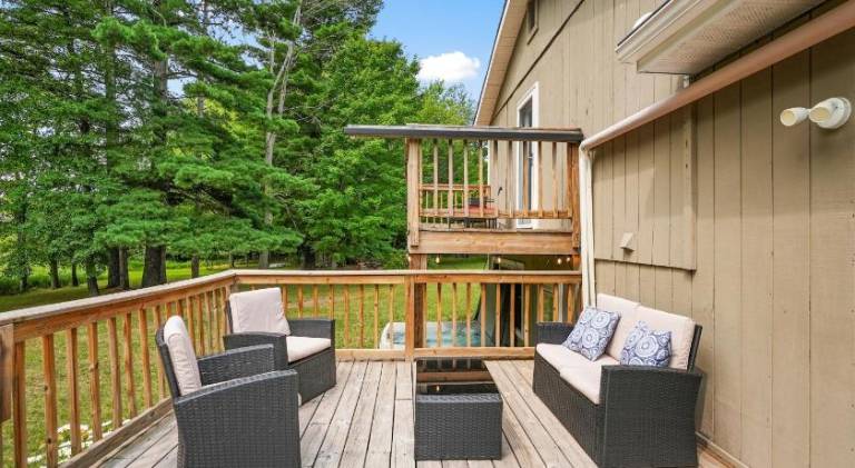 LAKEFRONT PARADISE 4 bedroom Home w direct lake access, Pets OK — photo 4