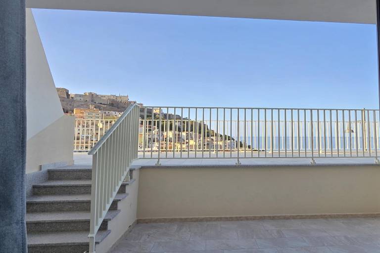 Rental apartment with patio — photo 3