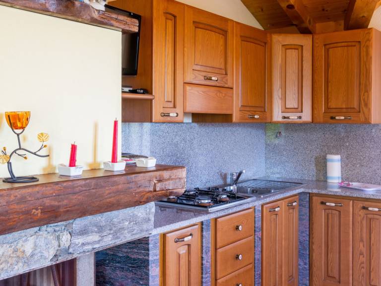 House with patio & yard | Mountain view — photo 4
