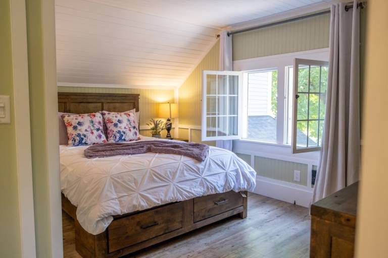 Bed and breakfast North Central