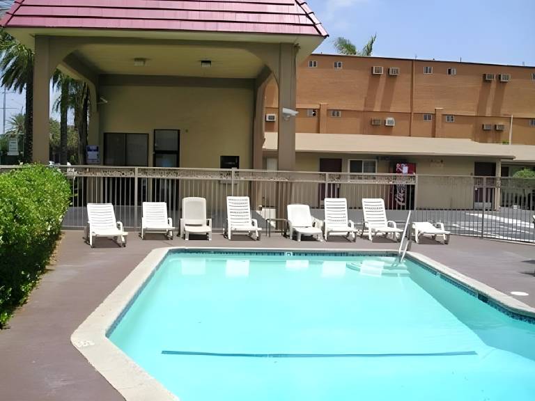 Anaheim Discovery Inn and Suites in Anaheim, CA