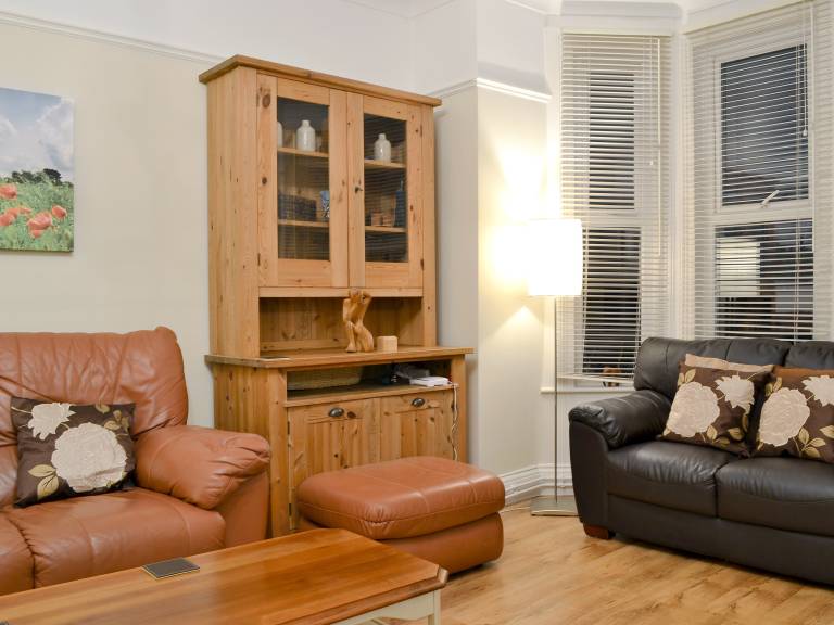 Family-oriented cottage | Water view | Beach nearby | Dogs allowed — photo 2