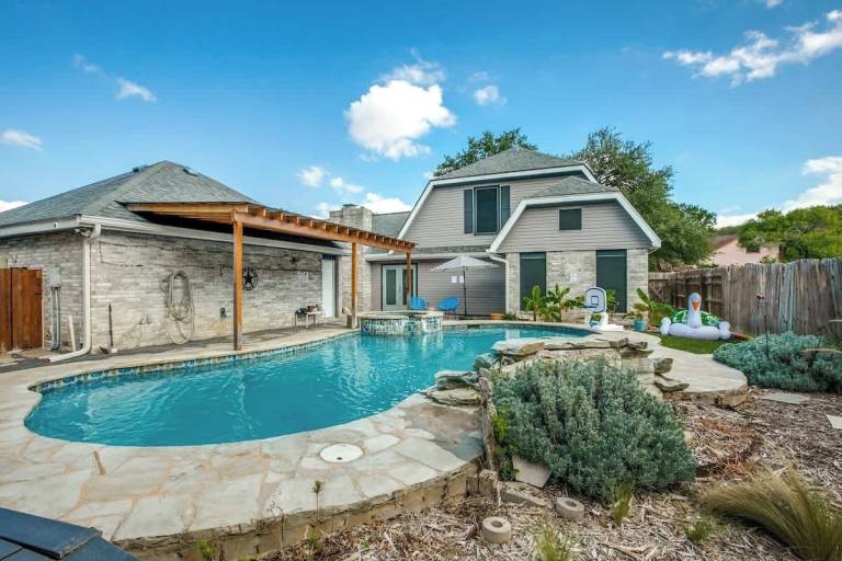 House  Hill Country Village
