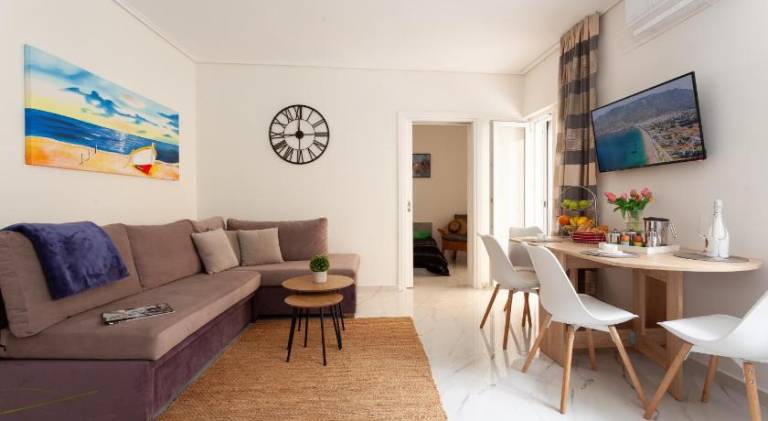 Stylish Seaside Apartment-Just 50m from the Beach in Loutraki-Agioi Theodoroi
